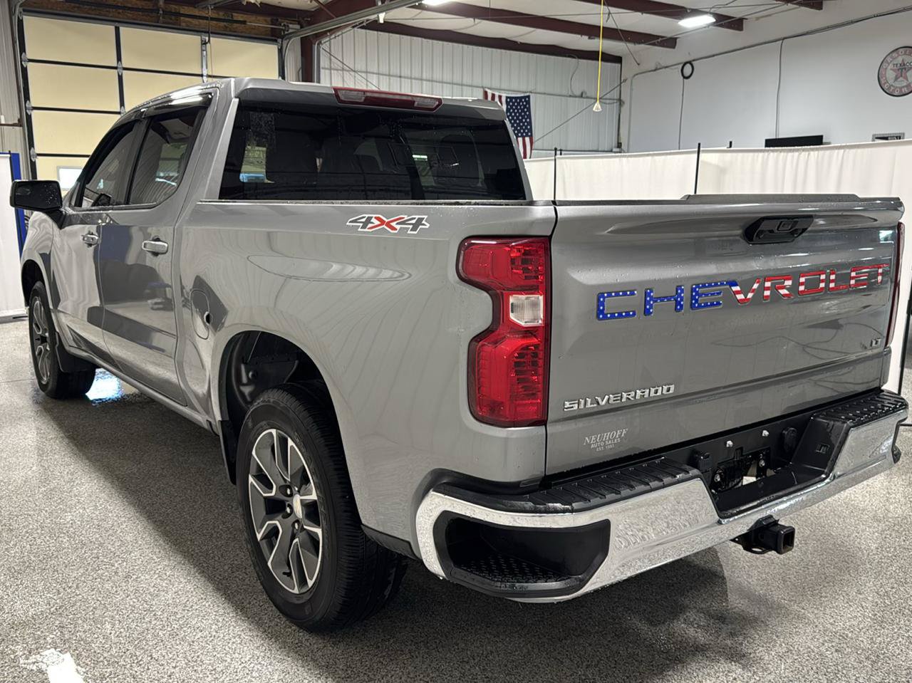 Used 2023 Chevrolet Silverado 1500 LT AWD/4WD image 6
