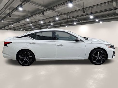 Used 2023 Nissan Altima 2.5 SR image 17