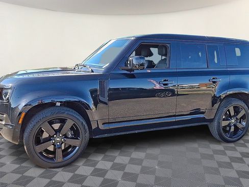 Used 2025 Land Rover Defender 110 V8 AWD/4WD image 4
