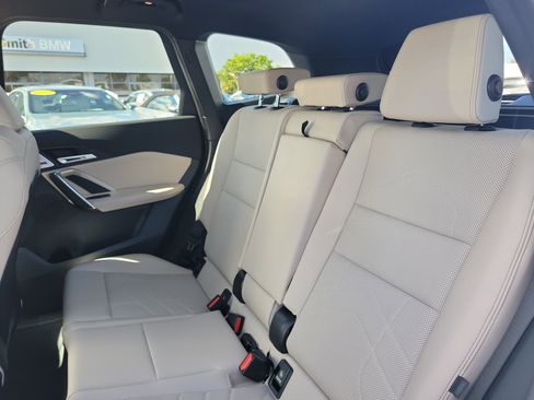Used 2025 BMW X1 xDrive28i w/ M Sport Package image 11