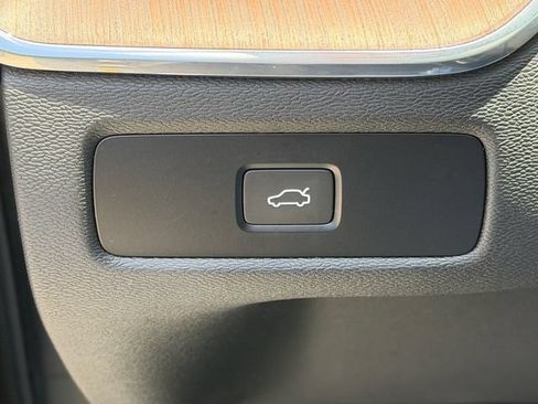 Used 2023 Volvo XC60 B5 Ultimate w/ Protection Package Premier FWD image 28