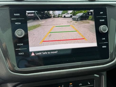 Used 2023 Volkswagen Tiguan SE w/ Panoramic Sunroof Package FWD image 22