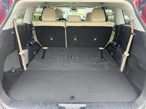 Used 2022 Toyota Highlander XLE FWD image 29