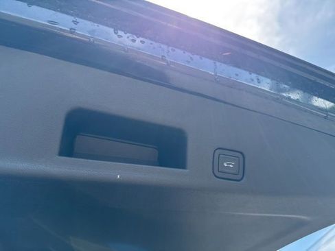 Used 2026 Chevrolet Traverse Z71 w/ LPO, Floor Liner Package AWD/4WD image 9