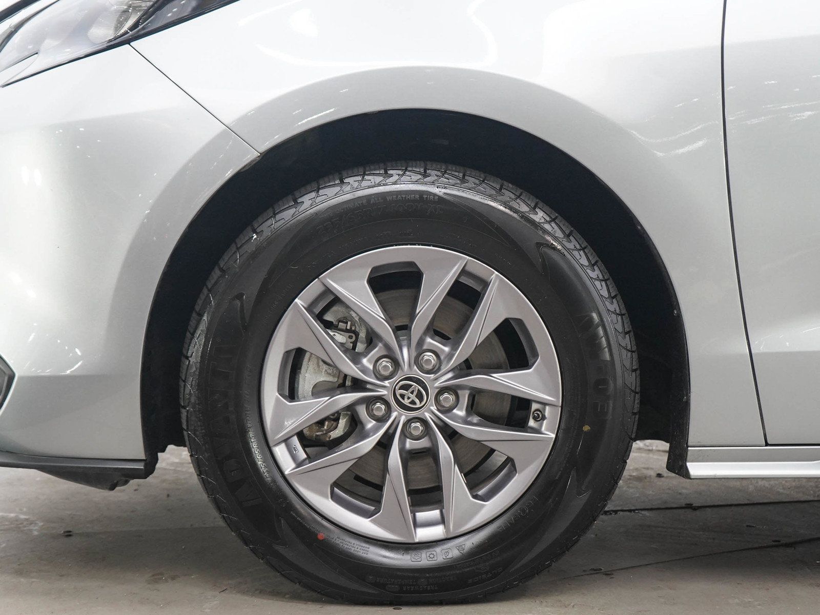 Used 2024 Toyota Sienna LE FWD image 31
