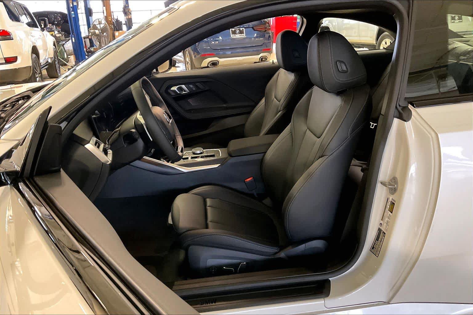 Used 2026 BMW 230i Coupe w/ Convenience Package RWD image 9