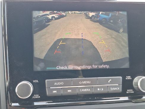 Used 2024 Nissan Titan SV w/ SV Convenience Package image 16