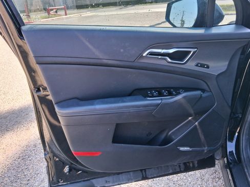 Used 2023 Kia Sportage SX image 9