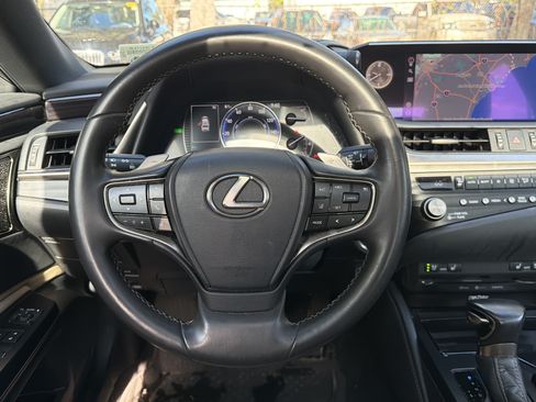 Used 2021 Lexus ES 300h w/ Premium Package FWD image 32
