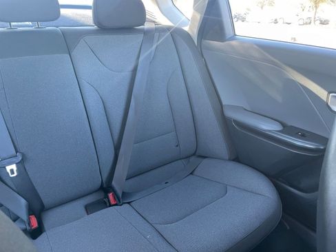 Used 2025 Kia K4 LXS image 40