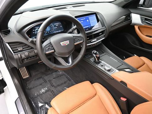 Used 2022 Cadillac CT5 V w/ Platinum Package RWD image 4