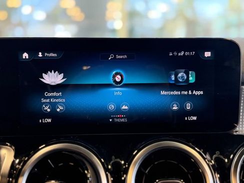Used 2023 Mercedes-Benz GLB 250 4MATIC image 29