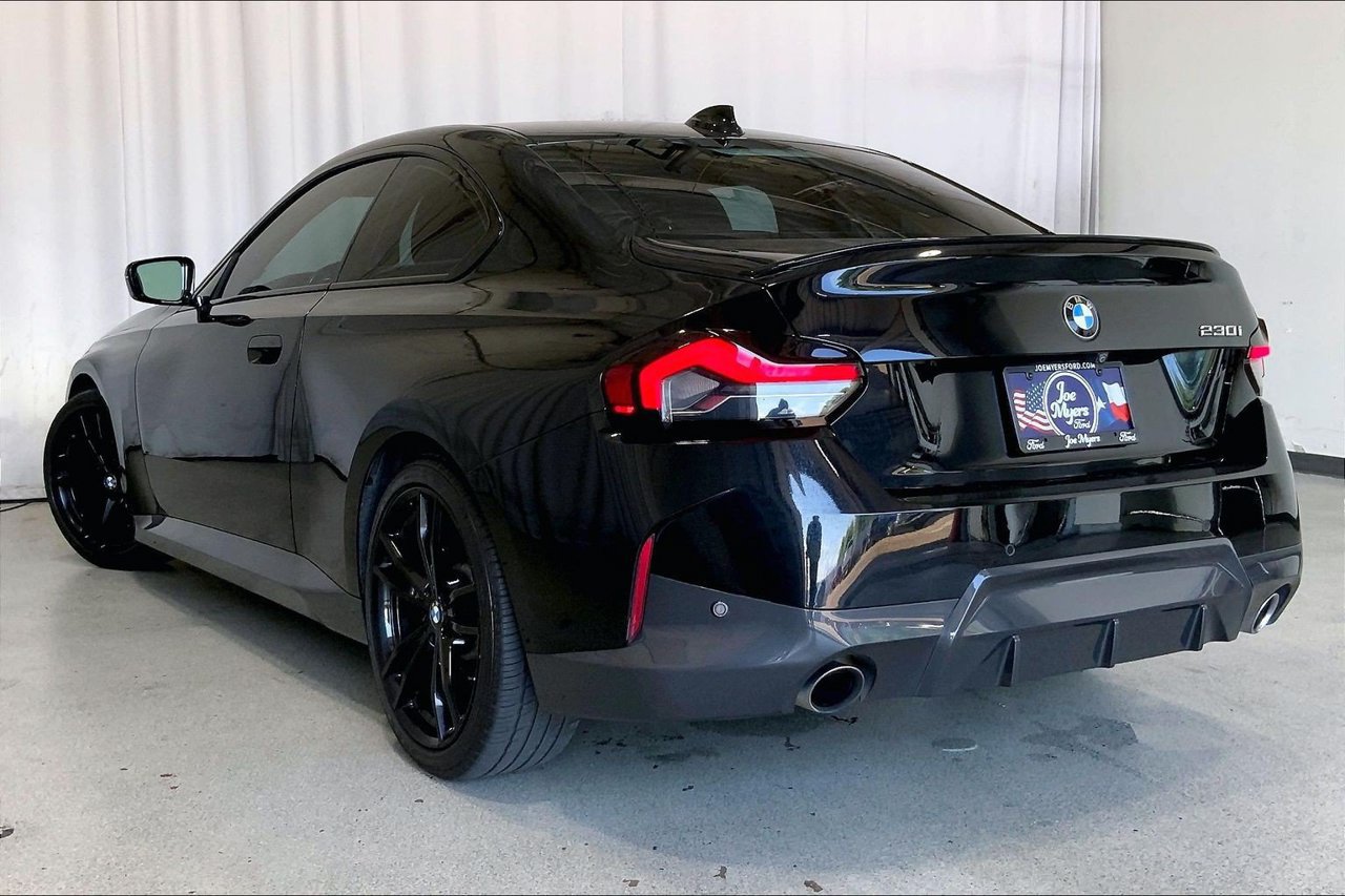 Used 2022 BMW 230i Coupe w/ M Sport Package RWD image 5