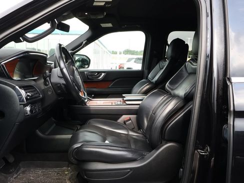 Used 2019 Lincoln Navigator Reserve AWD/4WD image 10