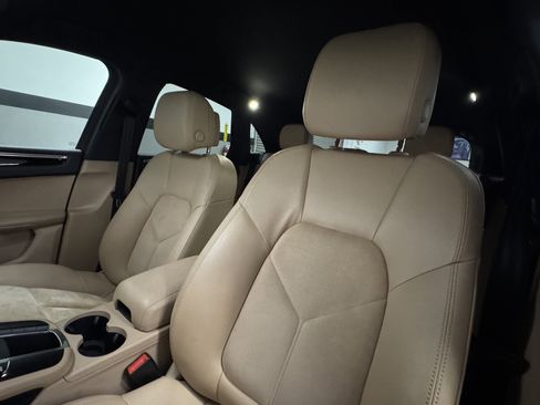 Used 2019 Porsche Macan image 25