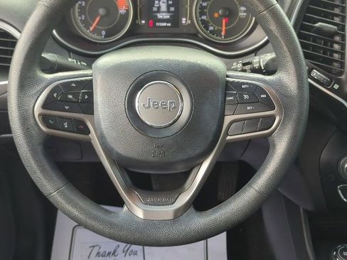 Used 2019 Jeep Cherokee Latitude w/ Popular Appearance Group AWD/4WD image 7