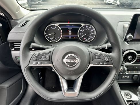 Used 2025 Nissan Sentra SV image 18