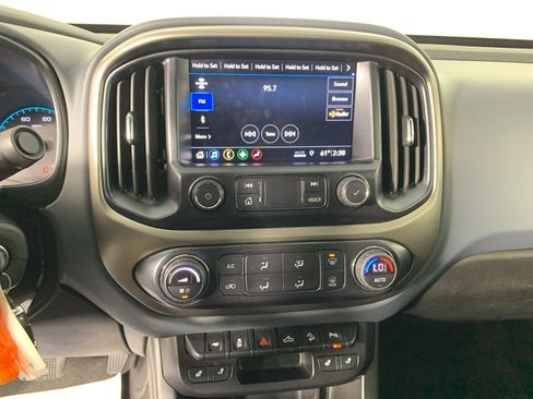 Used 2022 Chevrolet Colorado Z71 w/ Z71 Midnight Edition AWD/4WD image 26