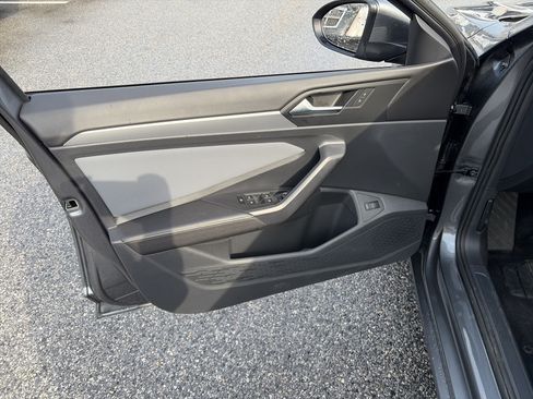 New 2025 Volkswagen Jetta SE image 8