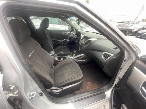 Used 2014 Hyundai Veloster FWD image 11