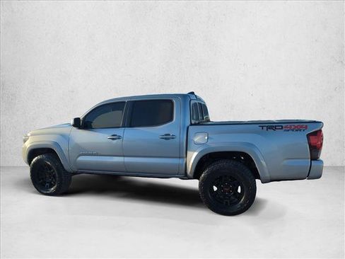 Used 2019 Toyota Tacoma TRD Sport AWD/4WD image 5
