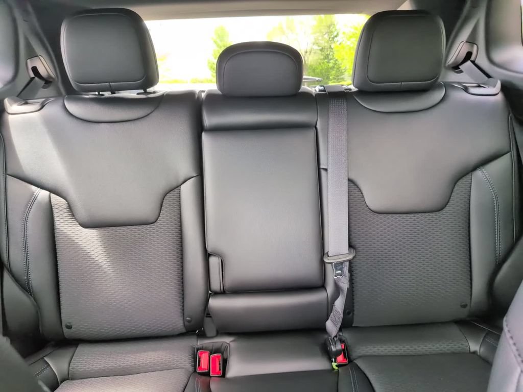 New 2026 Jeep Compass Latitude AWD/4WD image 38