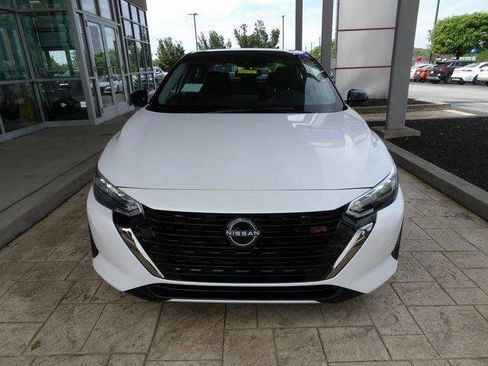 Used 2025 Nissan Sentra SR w/ SR Premium Package image 2