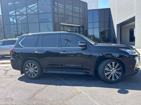 Used 2021 Lexus LX 570 4WD w/ Luxury Package image 2