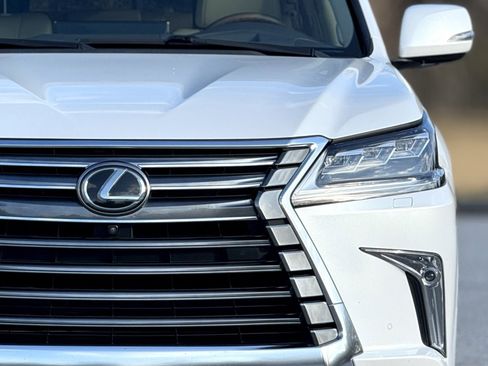 Used 2020 Lexus LX 570 4WD w/ Luxury Package image 14