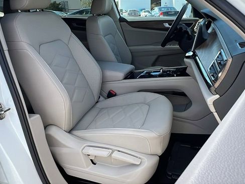 New 2026 Volkswagen Atlas SE image 8