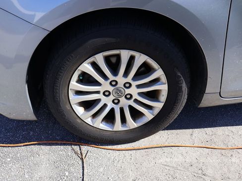 Certified 2017 Toyota Sienna XLE image 4