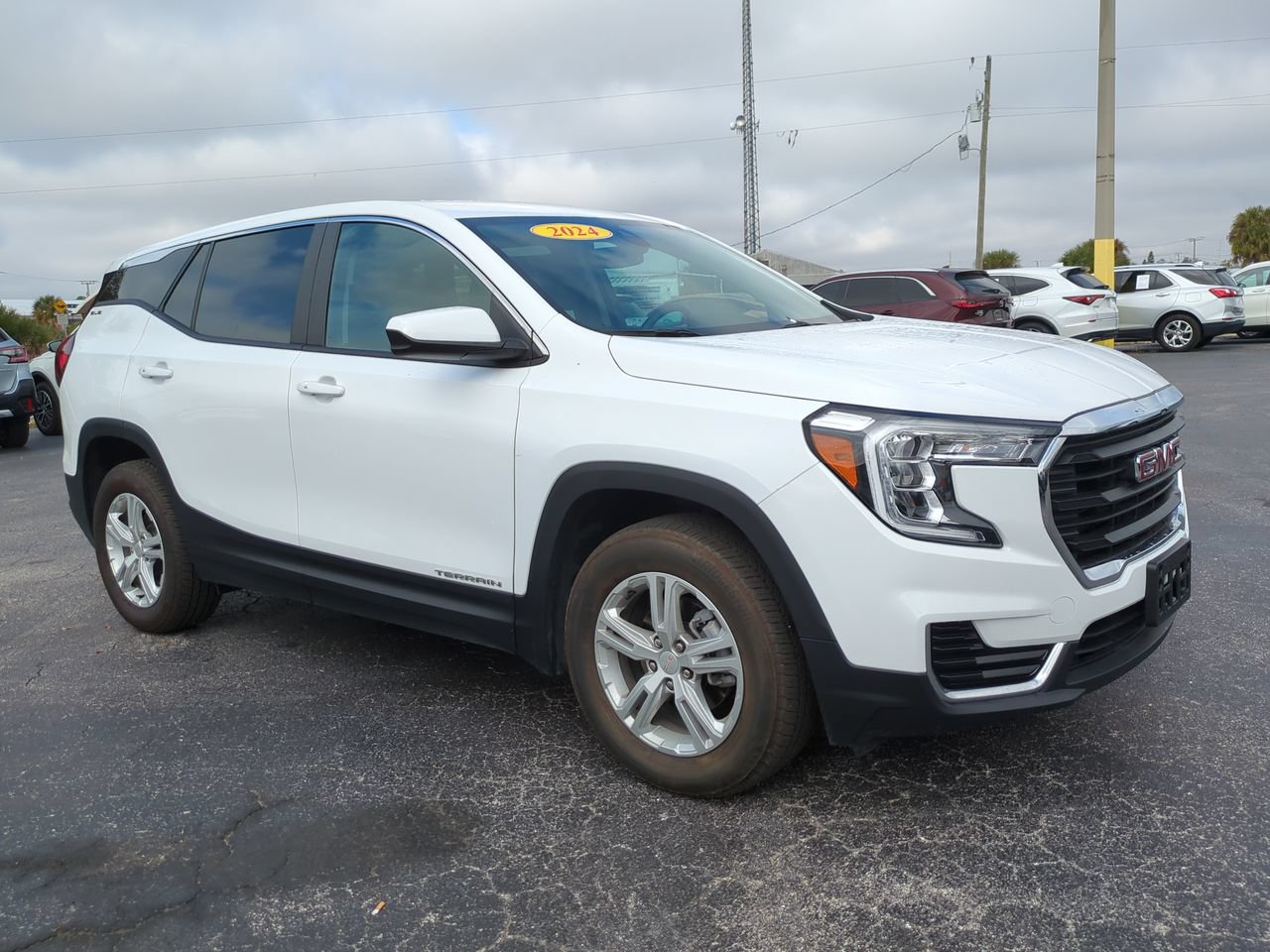 Used 2024 GMC Terrain SLE AWD/4WD image 2