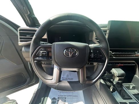 Used 2025 Toyota Tundra Limited AWD/4WD image 12