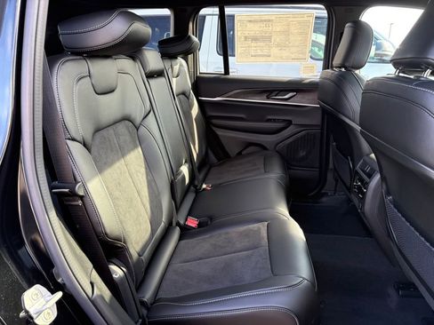 New 2026 Jeep Grand Cherokee Altitude image 11