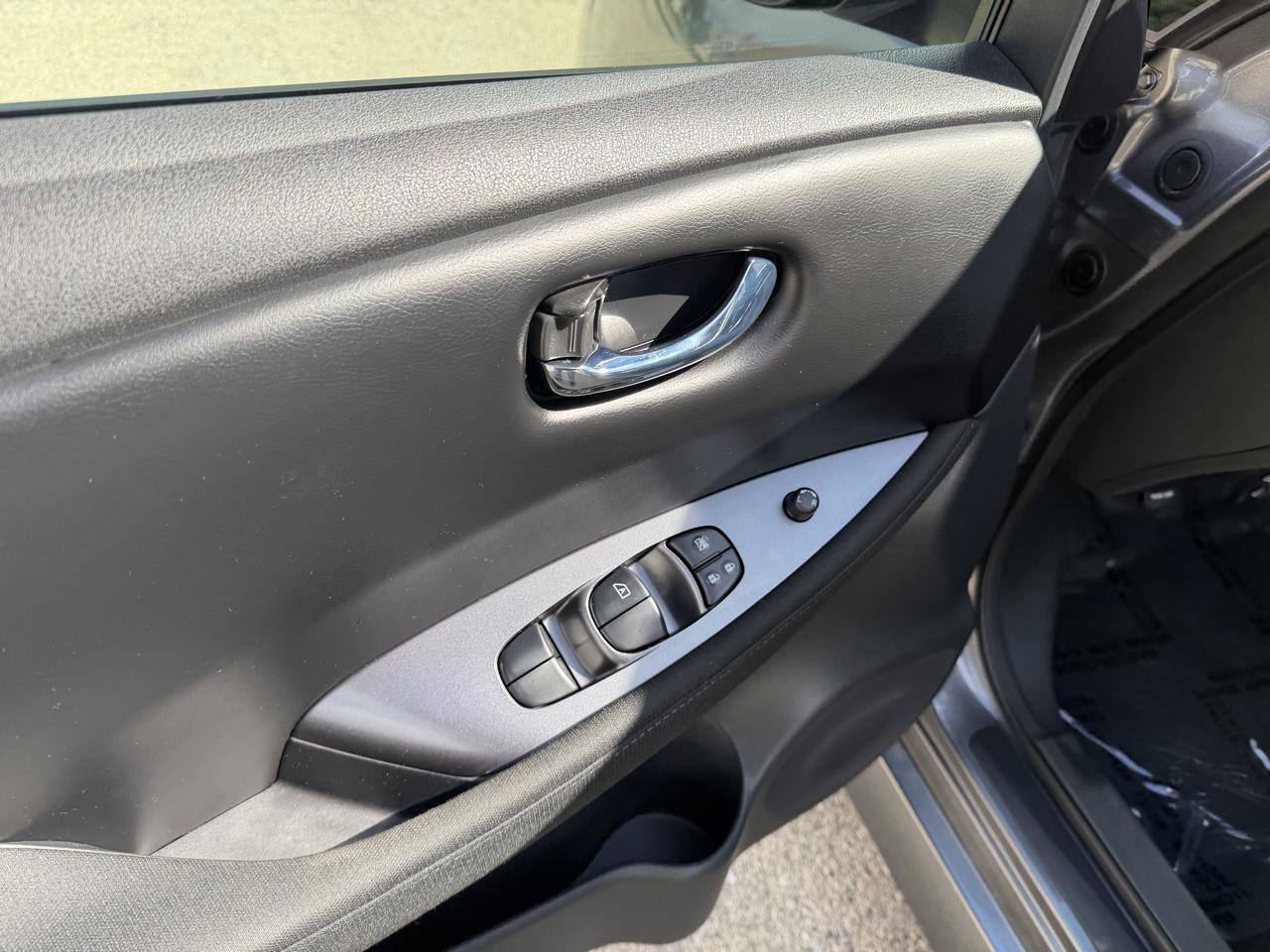 Used 2025 Nissan Leaf S FWD image 10