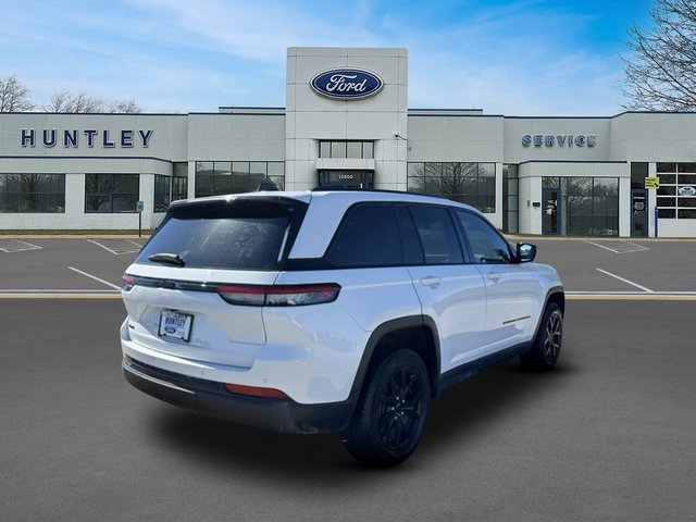 Used 2024 Jeep Grand Cherokee Altitude AWD/4WD image 5