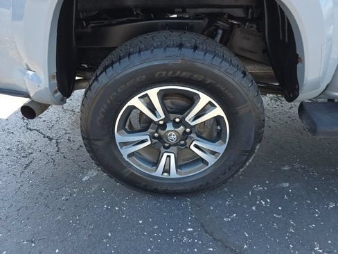 Used 2018 Toyota Tacoma TRD Sport AWD/4WD image 55
