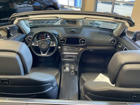 Used 2017 Mercedes-Benz SL 550 image 2