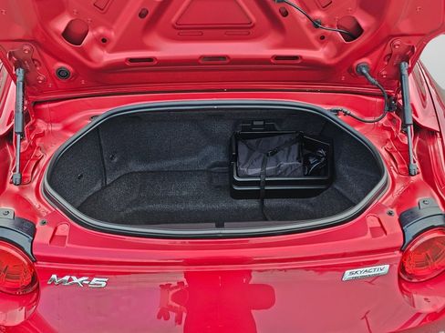 Used 2019 MAZDA MX-5 Miata RF Grand Touring image 18