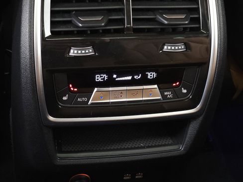 Used 2022 BMW X7 xDrive40i w/ Executive Package image 45