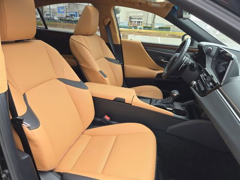 Used 2024 Lexus ES 350 w/ Premium Package image 31