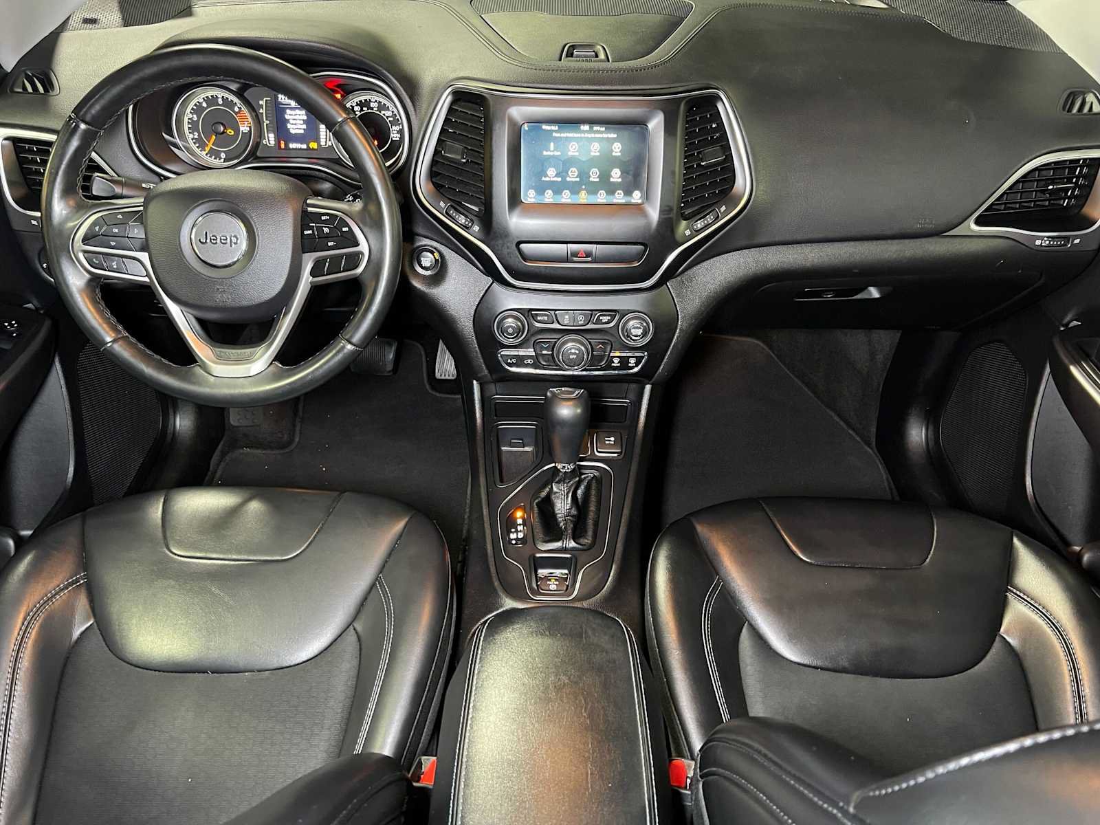 Used 2019 Jeep Cherokee Latitude Plus FWD image 41