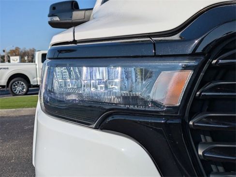 Used 2025 RAM 1500 Laramie w/ Night Edition image 9