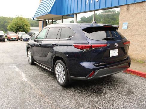 Used 2021 Toyota Highlander Limited FWD image 4