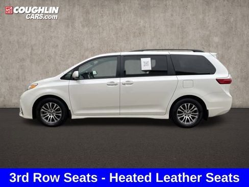 Used 2019 Toyota Sienna XLE Premium image 2