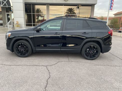 Used 2022 GMC Terrain SLE w/ Elevation Edition image 10