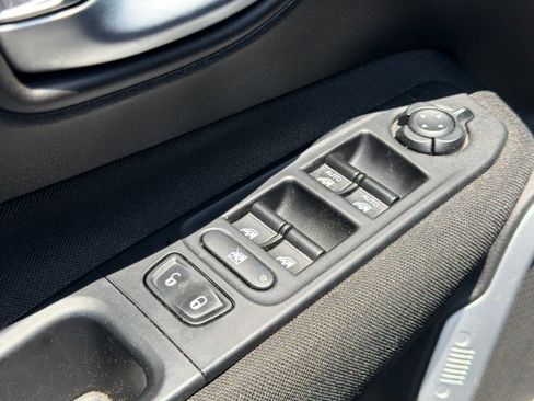 Used 2018 Jeep Renegade Latitude FWD image 27