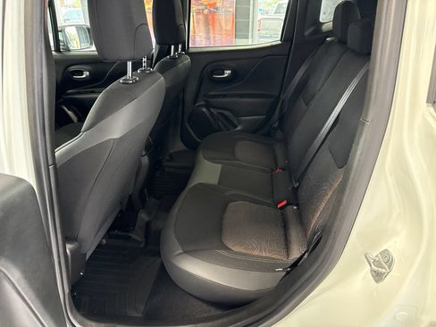 Used 2023 Jeep Renegade Latitude AWD/4WD image 12