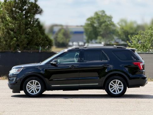 Used 2016 Ford Explorer XLT w/ Equipment Group 202A FWD image 8