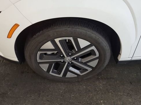 Used 2023 Hyundai Kona SE image 12